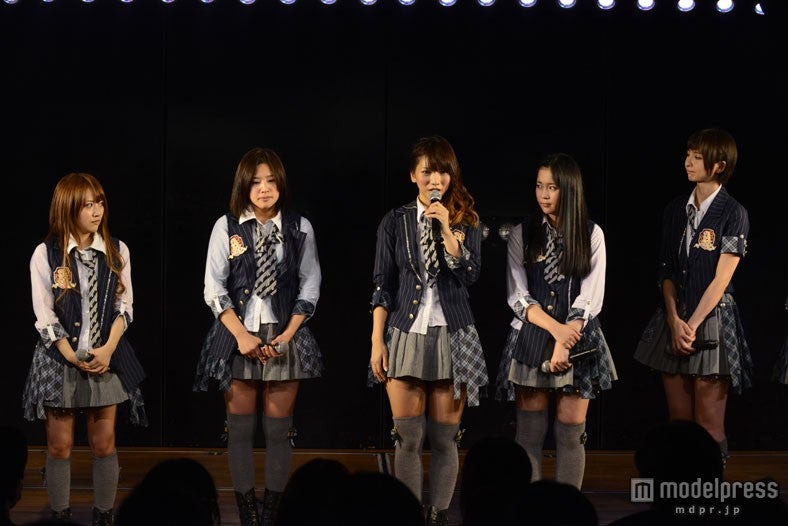 左から：高橋みなみ、仲川遥香、高城亜樹、多田愛佳、篠田麻里子（C）AKS