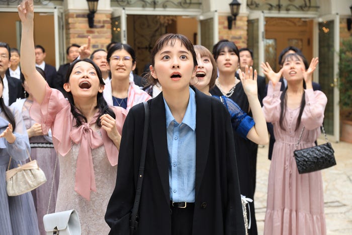 堀田真由ら「若草物語―恋する姉妹と恋せぬ私―」第1話(C)日本テレビ