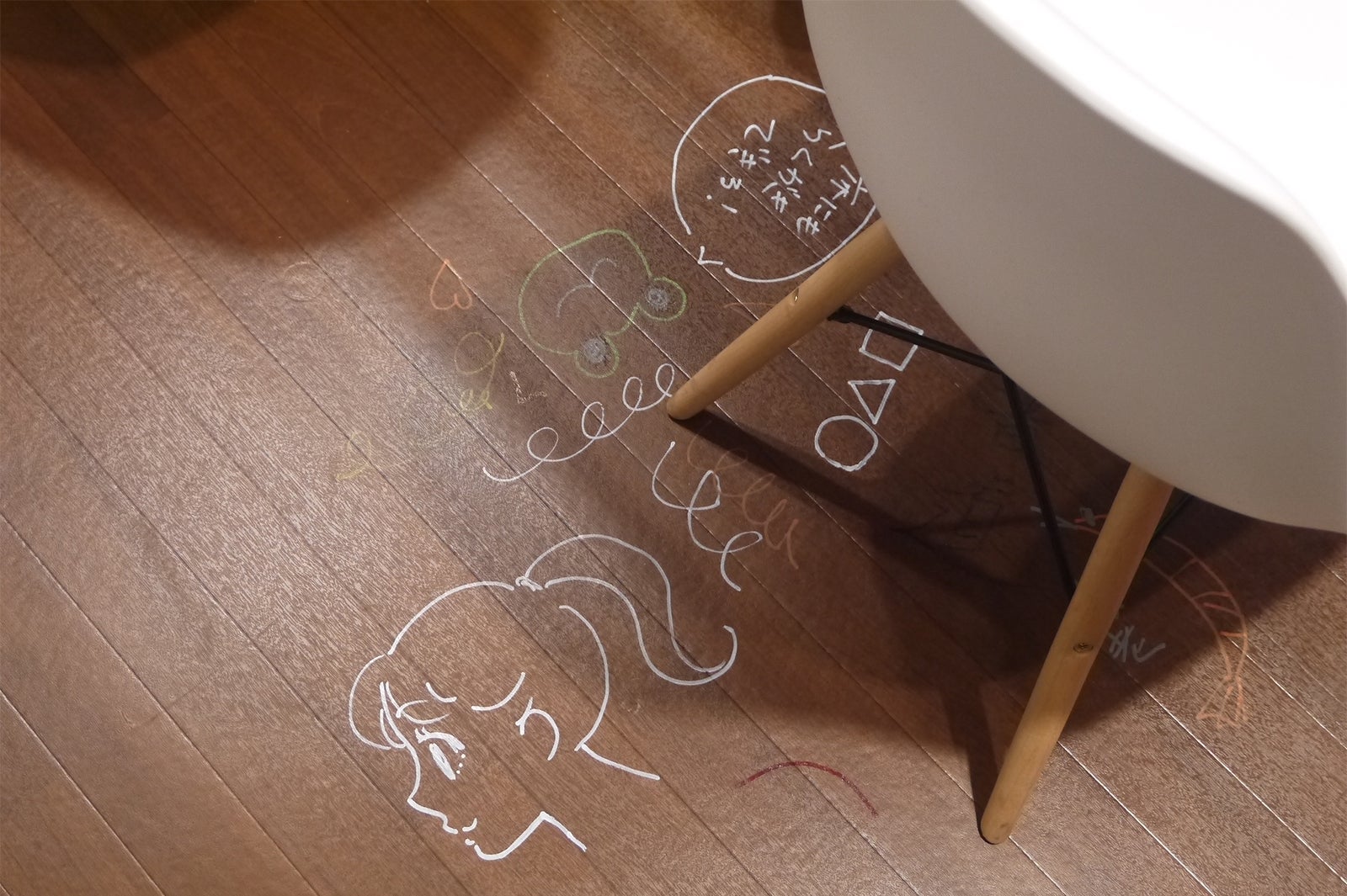 カフェ店内／画像提供：GINZA RAKUGAKI Cafe＆Bar by Pentel