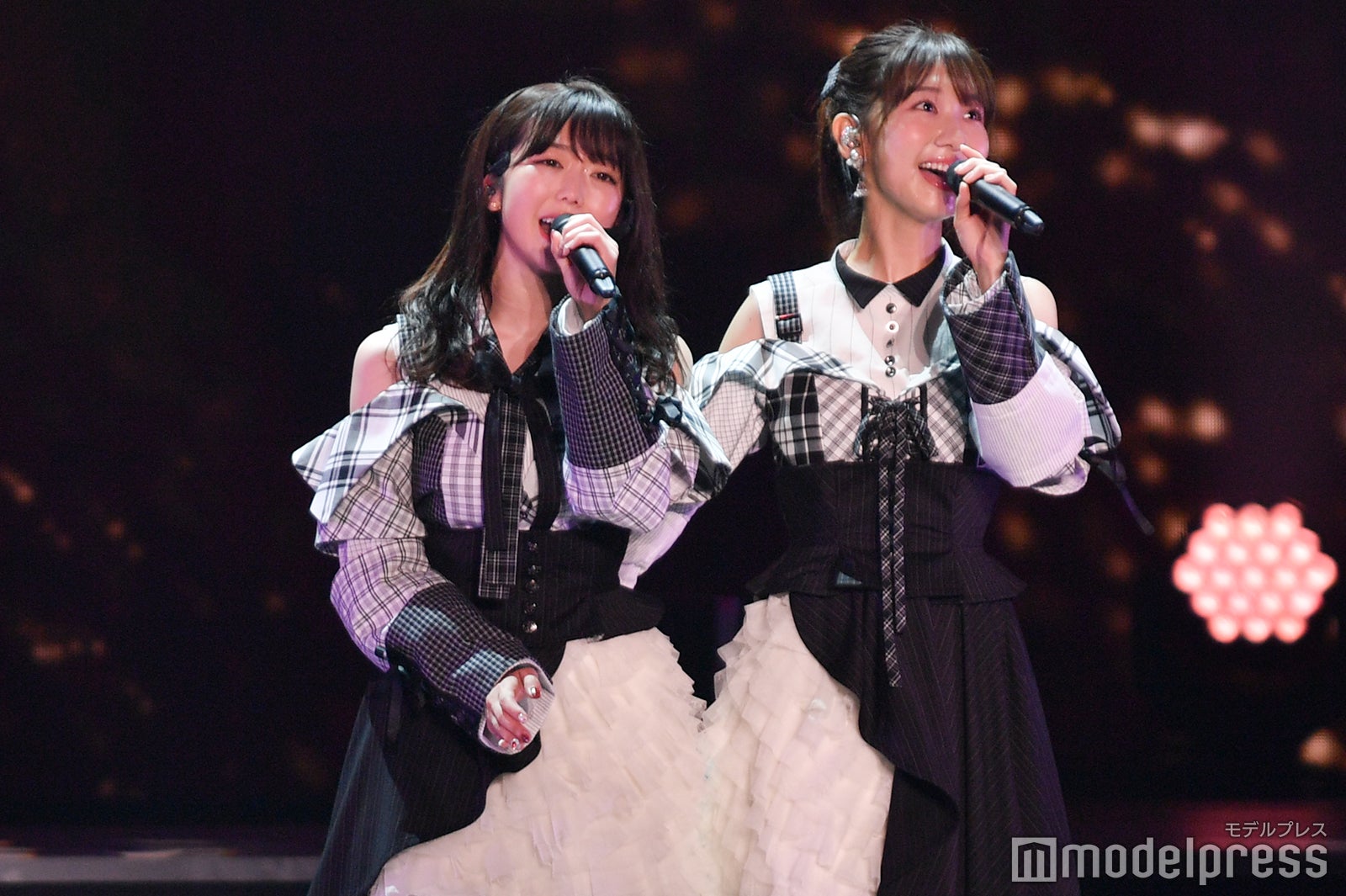 峯岸みなみ、柏木由紀「峯岸みなみ卒業コンサート～桜の咲かない春はない～」（C）モデルプレス