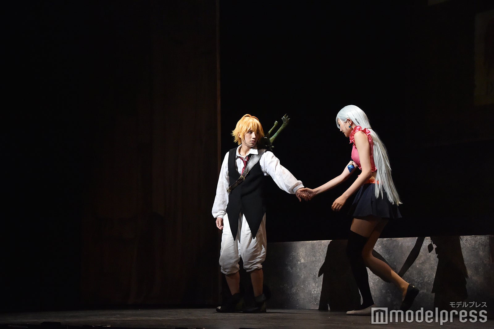 納谷健、梅澤美波／ゲネプロ（C）モデルプレス