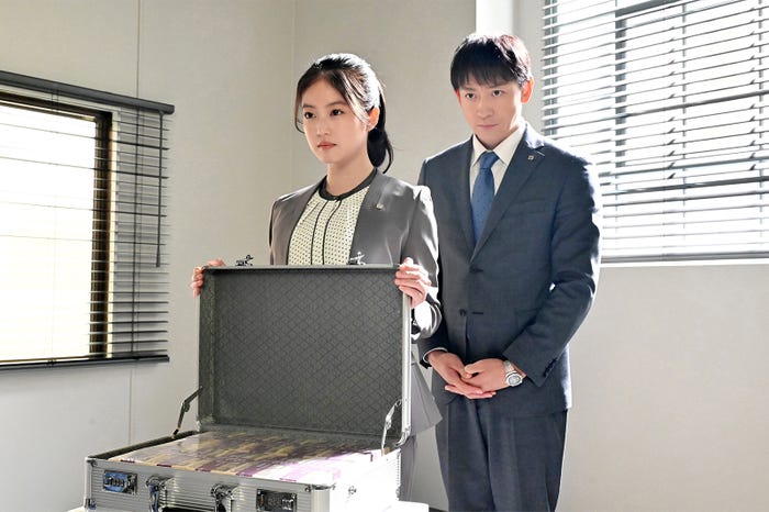 今田美桜、山本耕史「花咲舞が黙ってない」第7話より(C)日本テレビ
