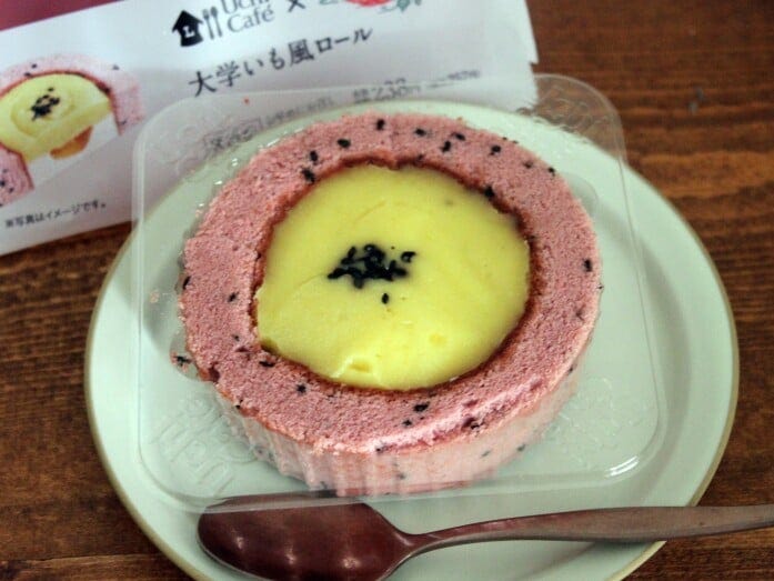 生地とクリームのコントラストが鮮やか！