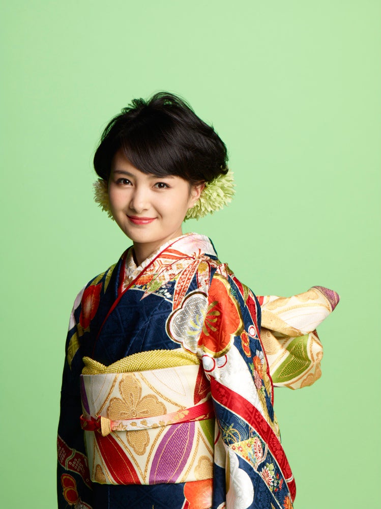 葵わかな、“可愛くて綺麗”な初の振袖姿で大人な一面