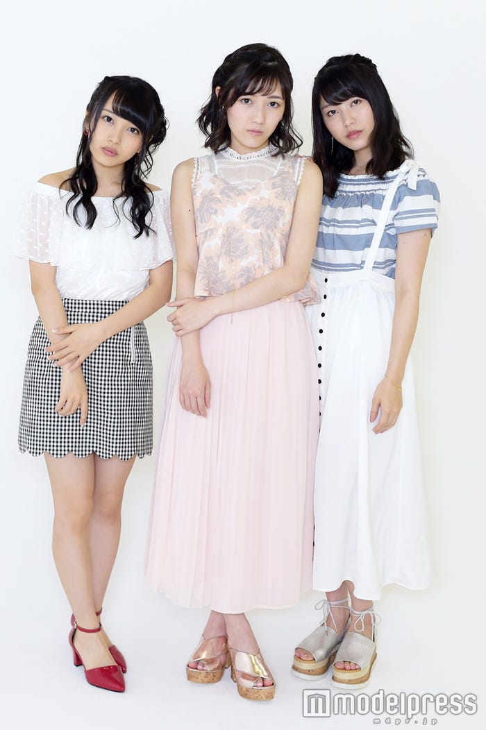 (左から)向井地美音、渡辺麻友、横山由依(C)モデルプレス