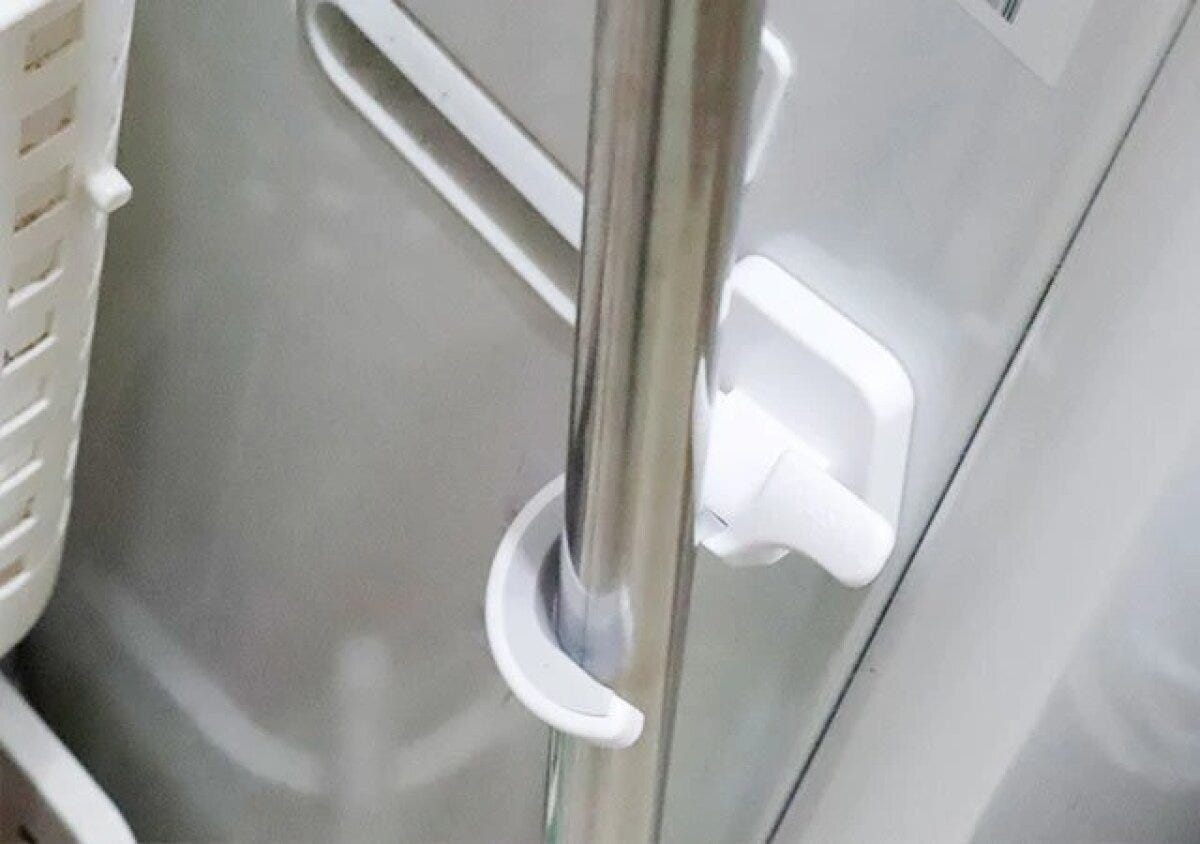 ダイソー　サッとかけられるモップキャッチ（マグネット）