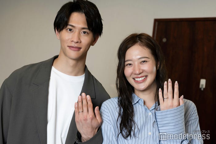 中道理央也、西山真央(C)モデルプレス