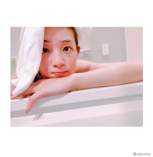 足立梨花、色っぽ入浴ショットに「すっぴん可愛い」「美肌」と絶賛の声