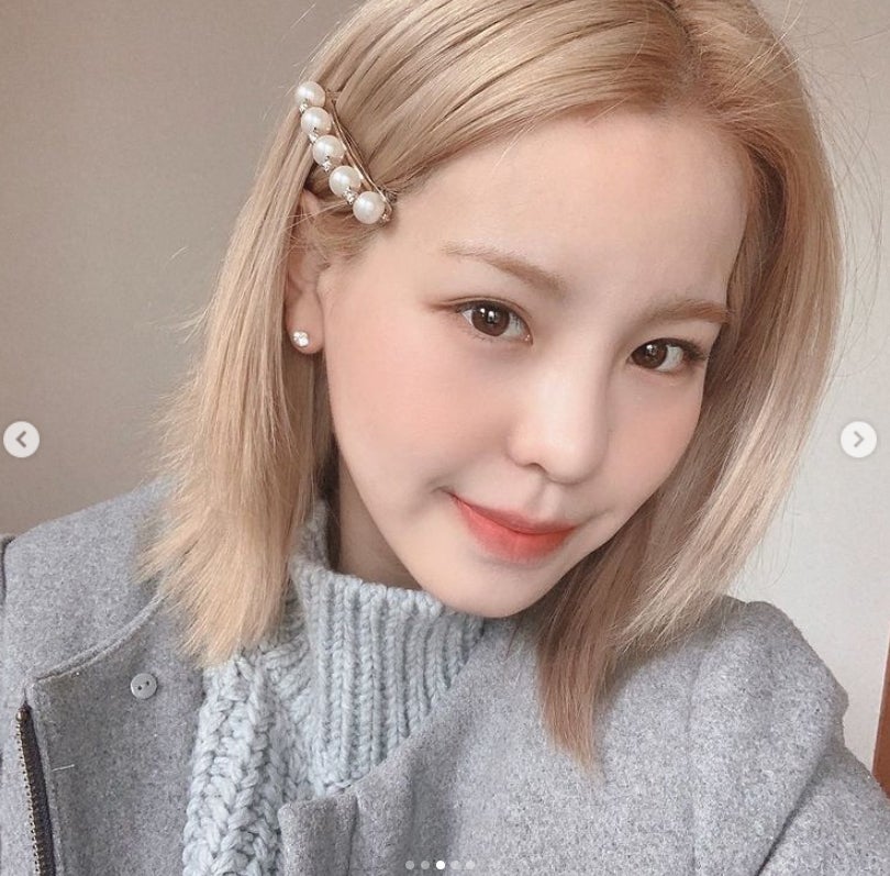 NiziUマコ、金髪ショートに「懐かしい」「安定に似合ってる」の声