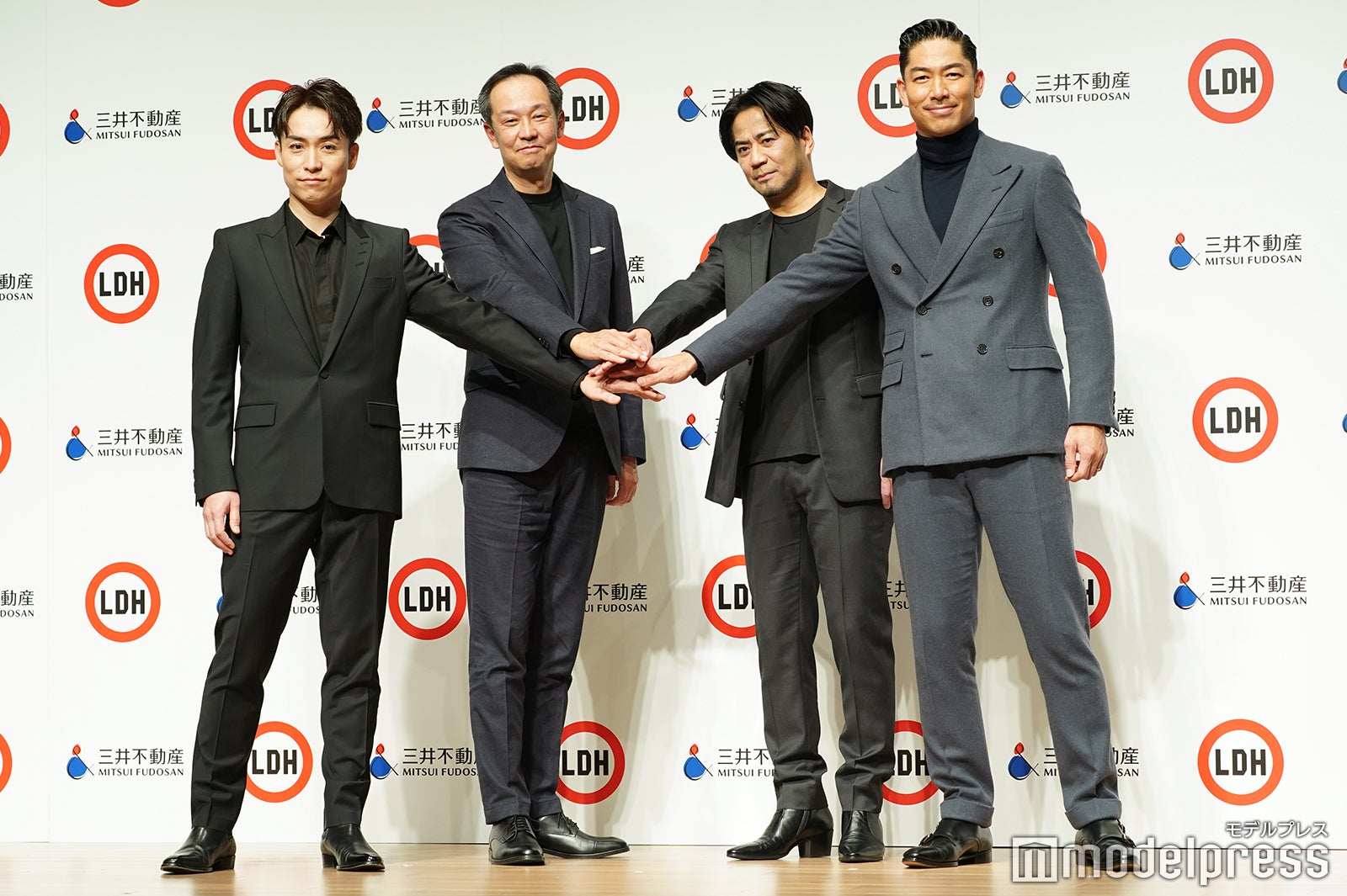（左から）EXILE TETSUYA、三井不動産若林常務、EXILE HIRO、EXILE AKIRA（C）モデルプレス