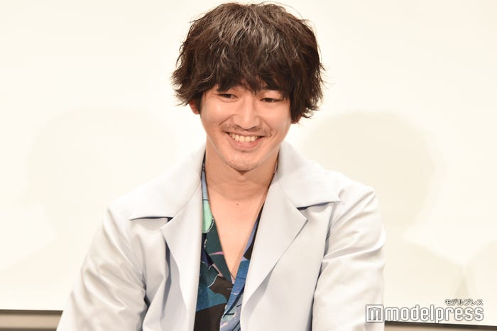 “瑛太派”の意見を聞き嬉しそうな瑛太 (C)モデルプレス