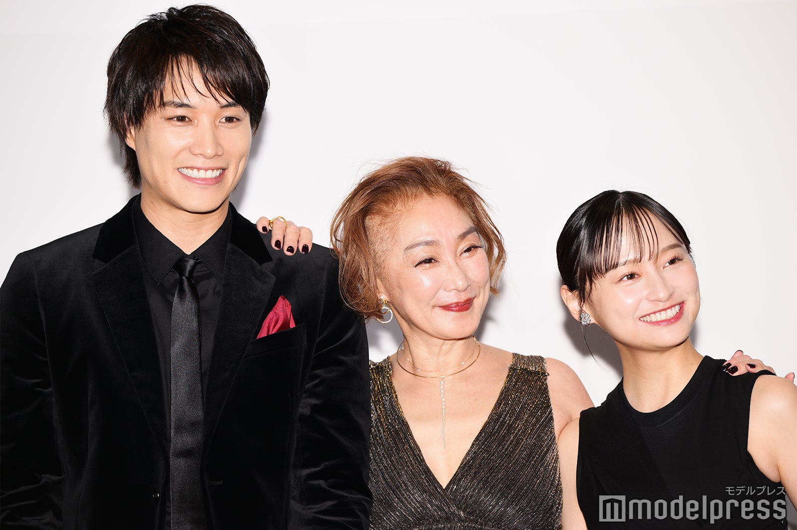 鈴木伸之、浅野温子、影山優佳（C）モデルプレス