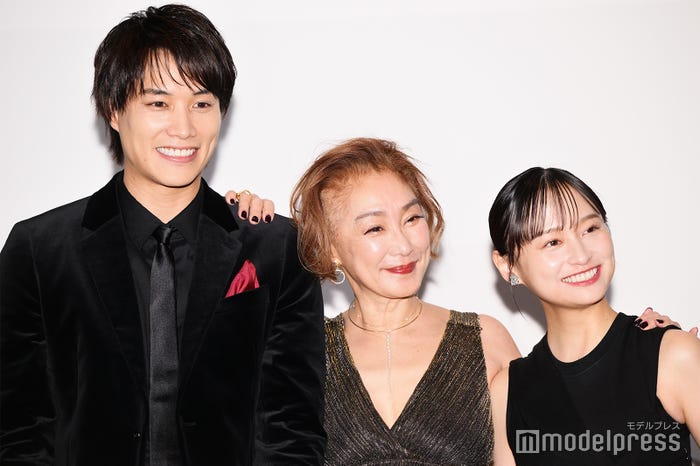 鈴木伸之、浅野温子、影山優佳(C)モデルプレス