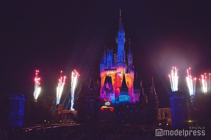 東京ディズニーランド史上最高レベルのショーがスタート Tdr35周年 ナイトタイムスペクタキュラー Celebrate Tokyo Disneyland モデルプレス 東京ディズニーランド史上最高レベルのショーがスタート Tdr35周年 ナイトタイムスペクタキュラー Celebrate Tokyo Disneyland モデルプレス