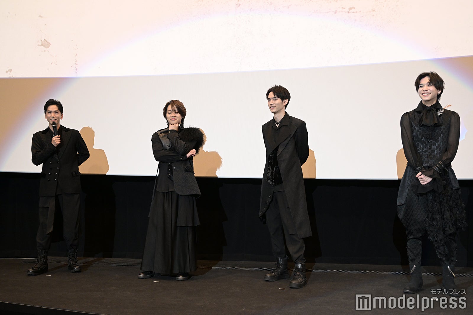 （左から）黒羽麻璃央、佐藤流司、和田雅成、三浦海里（C）モデルプレス