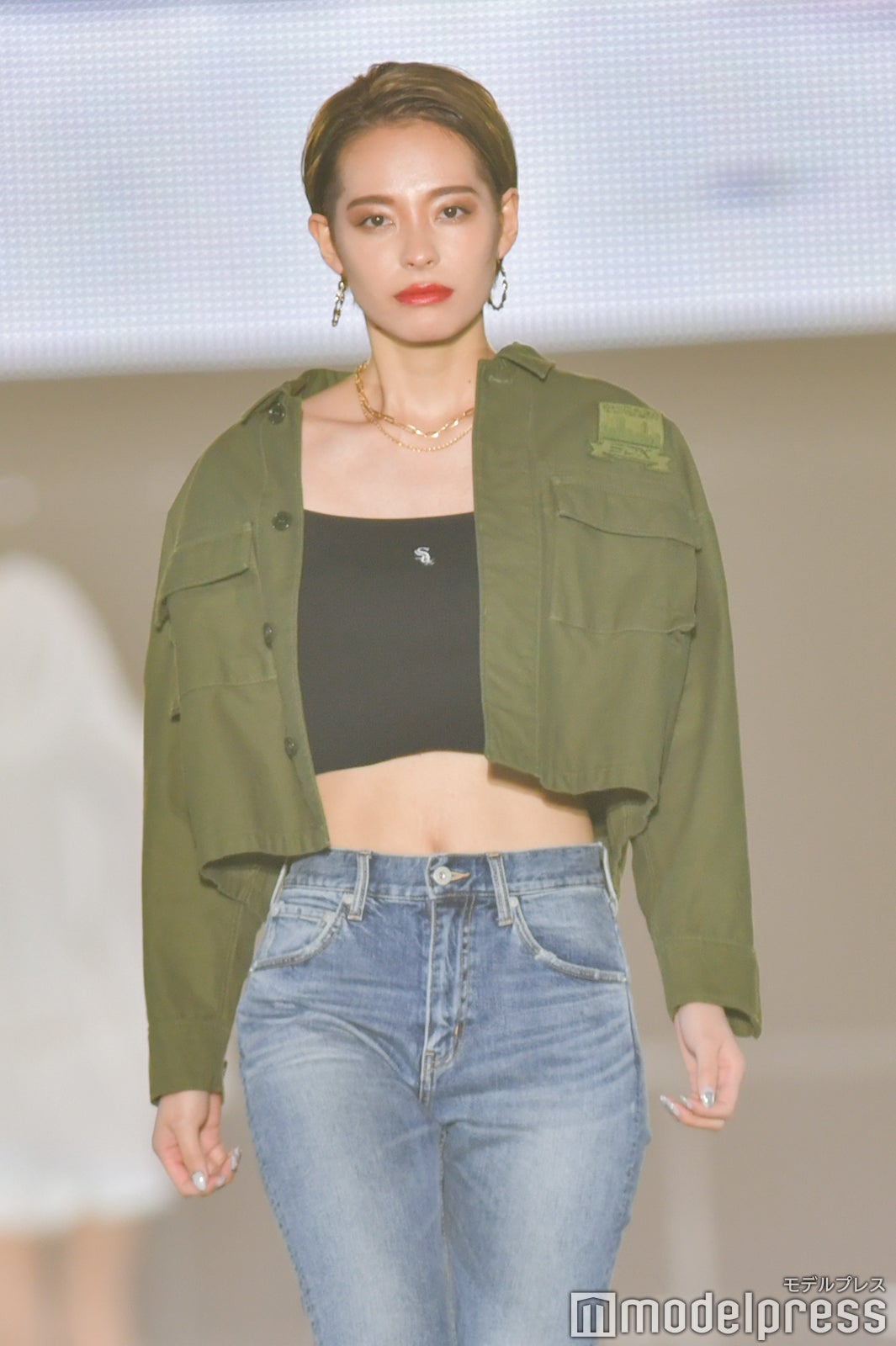 瑠璃奈（C）モデルプレス