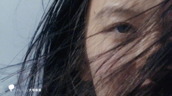 汐谷友希/新CM「渇きを力に変えてゆく。」篇より(提供写真)