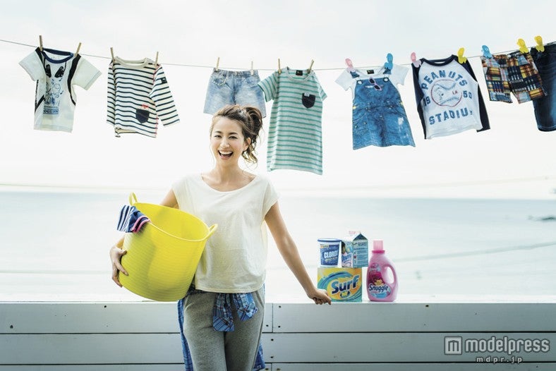 東原亜希／「mamagirl」春号より／画像提供：エムオン・エンタテインメント