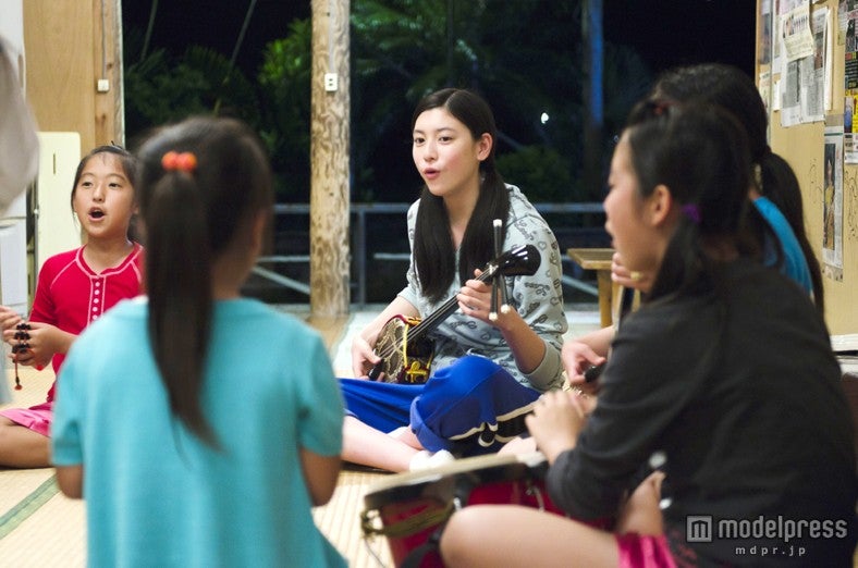 三吉彩花／場面カット（C）2012「旅立ちの島唄～十五の春～」製作委員会