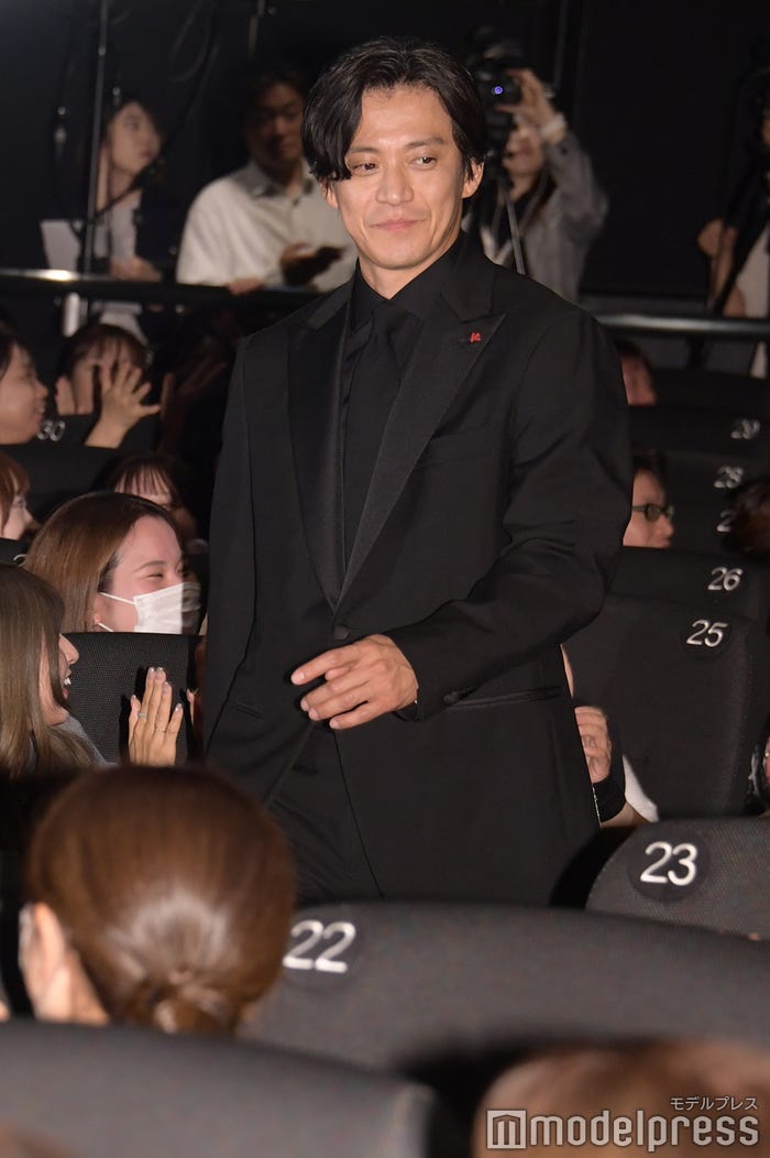 小栗旬(C)モデルプレス