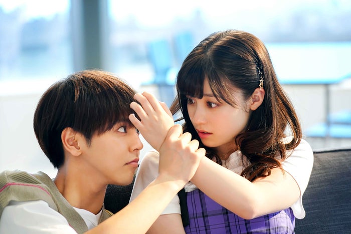 片寄涼太、橋本環奈／（C）2019映画『午前0時、キスしに来てよ』製作委員会