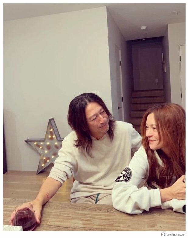 岩堀せり、夫・GLAY TAKUROとの幸せ溢れる2ショット公開「いい夫婦の日らしいじゃないですか」
