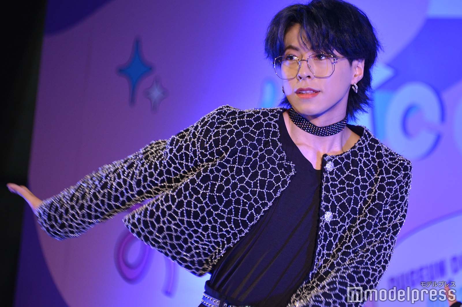 リレーダンスで踊る佐野文哉 （C）モデルプレス