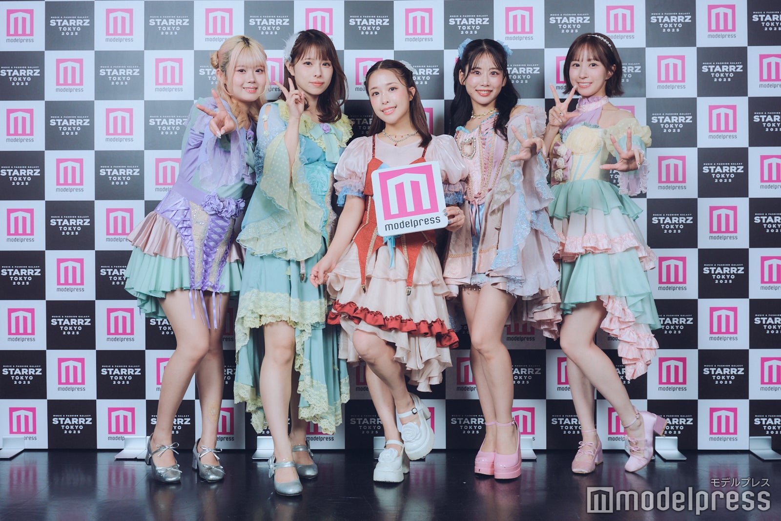 フィロソフィーのダンス／（左から）香山ななこ、木葭のの、日向ハル、奥津マリリ、佐藤まりあ（C）モデルプレス