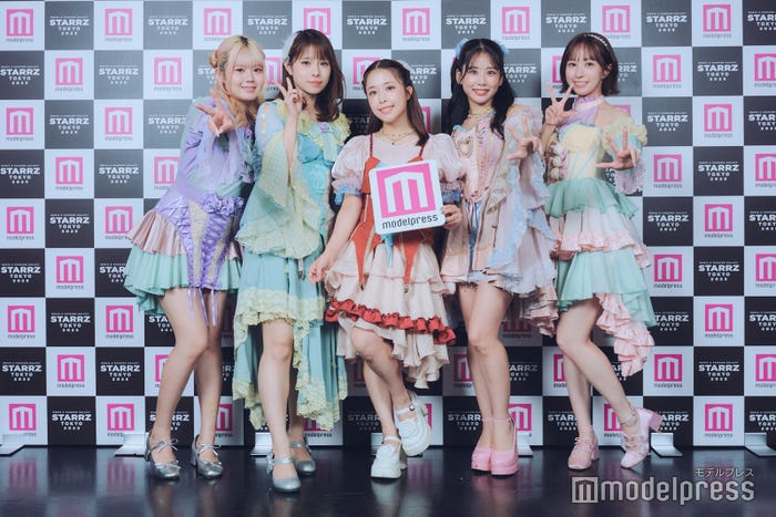 フィロソフィーのダンス/(左から)香山ななこ、木葭のの、日向ハル、奥津マリリ、佐藤まりあ(C)モデルプレス