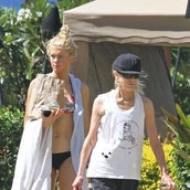 アレック ボールドウィンが子豚と呼んだ娘アイルランドちゃんのビキニ姿 モデルプレス