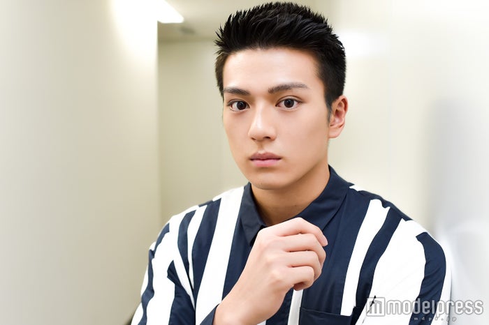モデルプレス より 黒髪短髪がかっこいい新田真剣佑 あげてけ モデルプレス より 黒髪短髪がかっこいい新田真剣佑 あげてけ