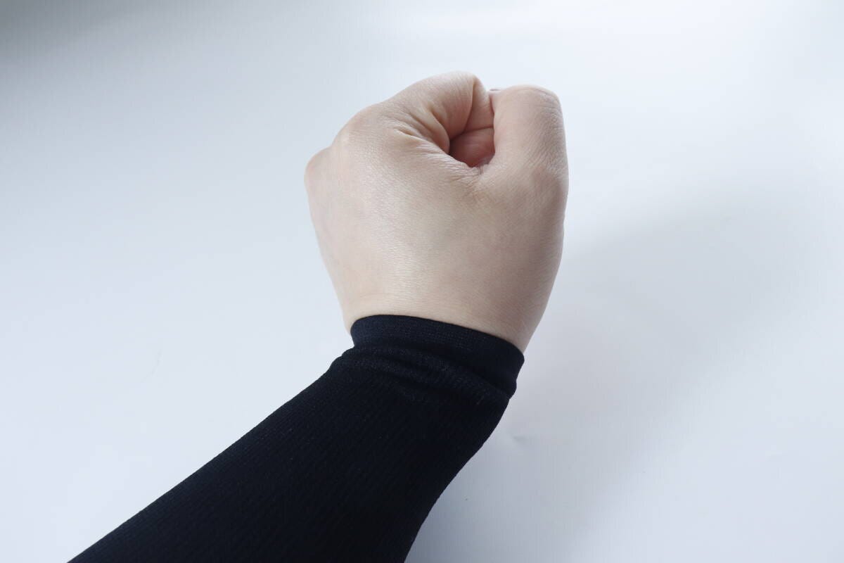 スポーツ用アームカバー（女性用、吸水速乾）　フィット感