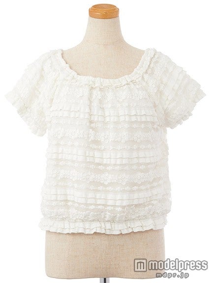 フリルレースオフショルトップス「Supreme.La.La」9,612円(税込)