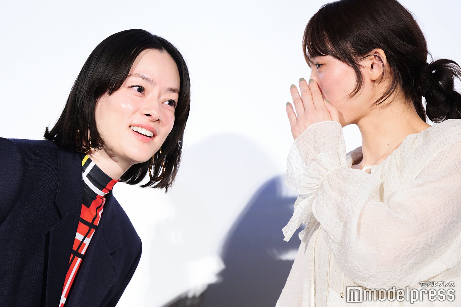 市川実日子、綾瀬はるか（C）モデルプレス