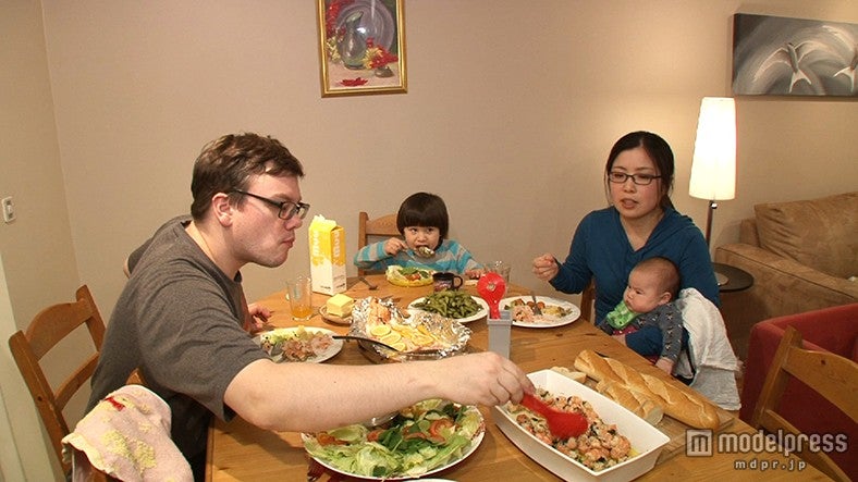 アイスランドの日本人妻：アヤさん、夫：スヴェリルさん、長男：ビアルミくん、長女：マリエちゃん／画像提供：毎日放送