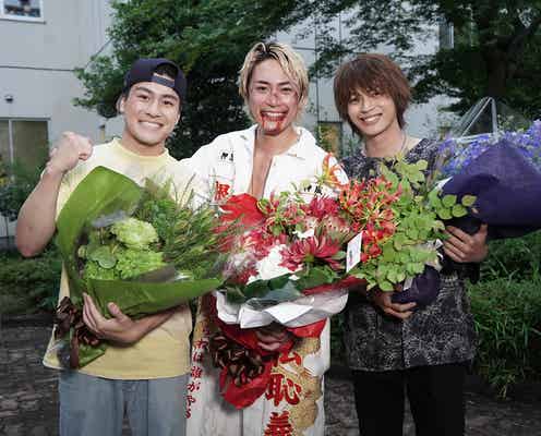 間宮祥太朗、サプライズに号泣 神尾楓珠・SixTONES森本慎太郎と「ナンバMG5」撮了