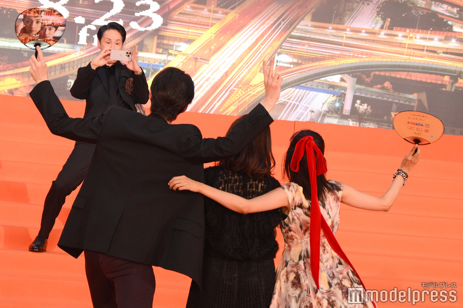 大倉孝二が「ラストマイル」チームを撮影（C）モデルプレス