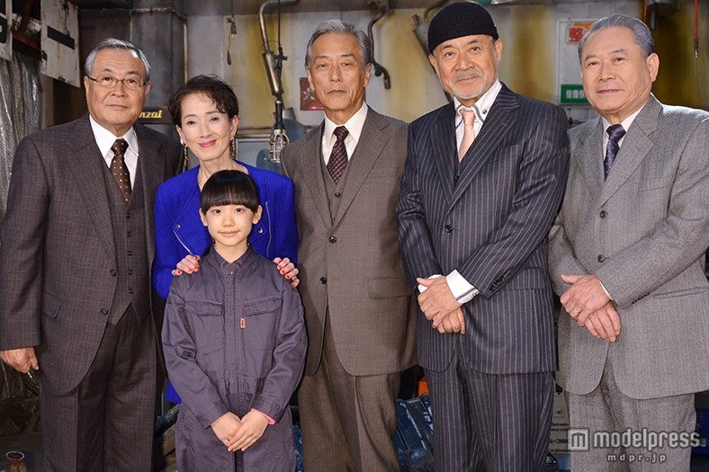 『ラギッド！』の製作記者会見の模様（手前）芦田愛菜（後列左から）小野武彦、いしだあゆみ、岩城滉一、黒沢年雄、前田吟