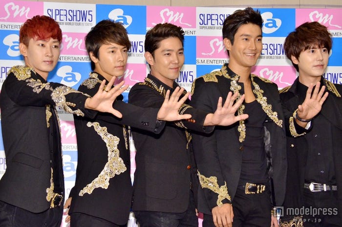 SUPER JUNIOR(左から:ウニョク、ドンヘ、カンイン、シウォン、キュヒョン)
