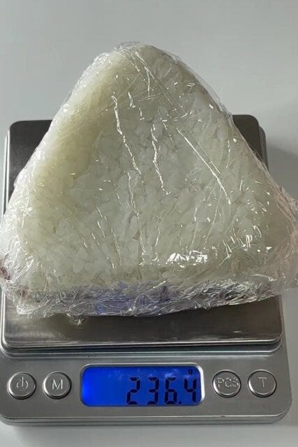 2段おにぎり弁当箱　おにぎりの重さ