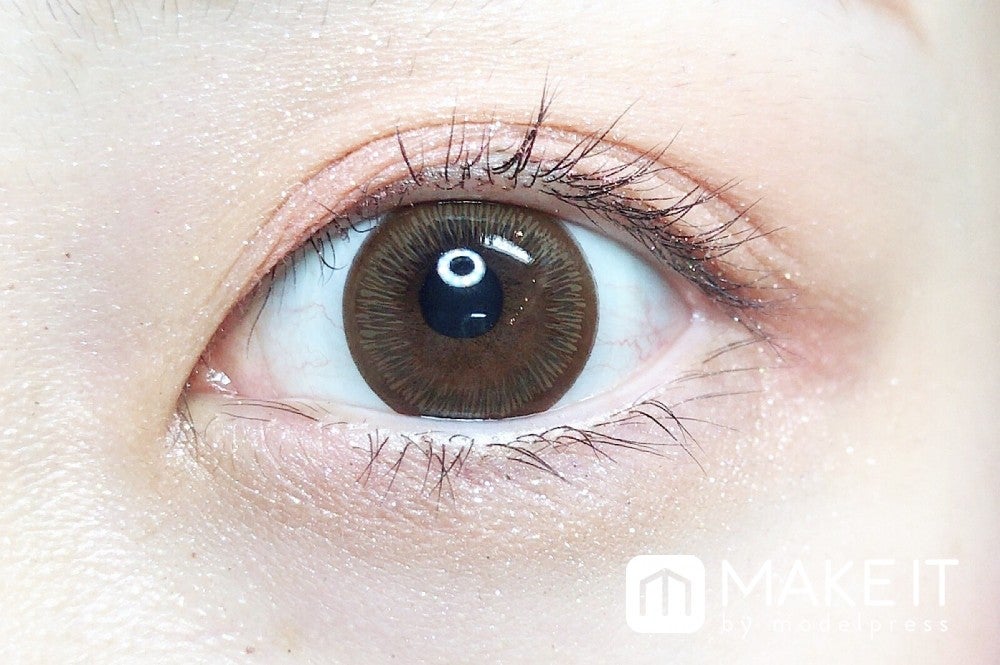 ヴィセ「ジェミィリッチアイズ」“PK-2”パレット右上を上まぶたと涙袋に使用 (C)メイクイット