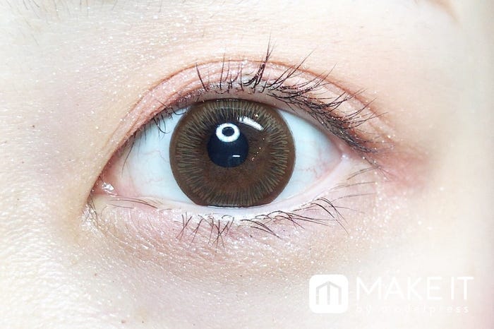 ヴィセ「ジェミィリッチアイズ」“PK-2”パレット右上を上まぶたと涙袋に使用 (C)メイクイット