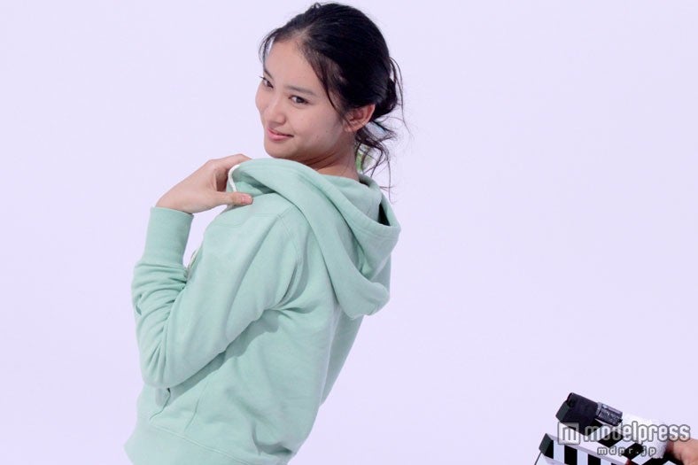 武井咲のCM撮影風景