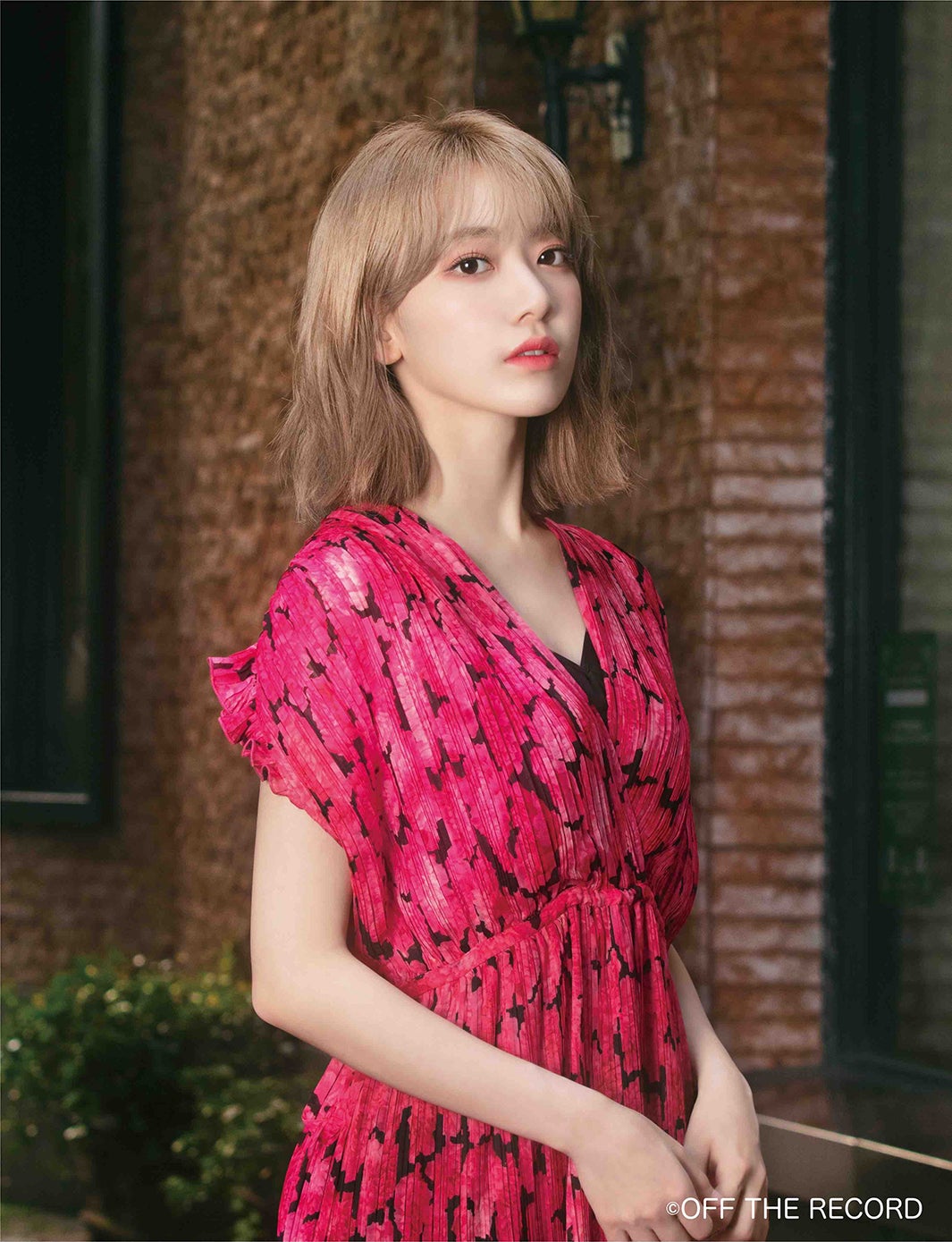 IZ*ONE、新ビジュアル公開「Vampire」＜咲良＆ウォニョン＆イェナ＆ユリ＞