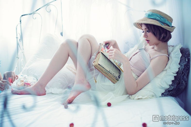 瑛茉ジャスミン／「LARME」004誌面「ロリータ」特集より／画像提供：徳間書店