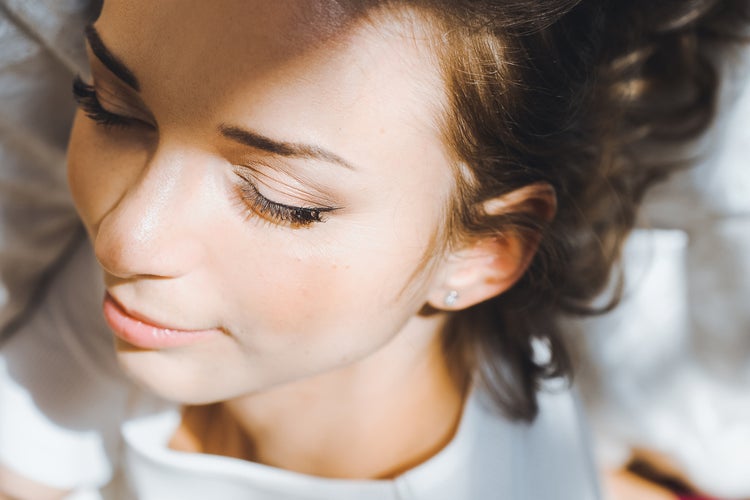 たった1分で「ほっぺたがプリン！」と上がる顔ヨガポーズ