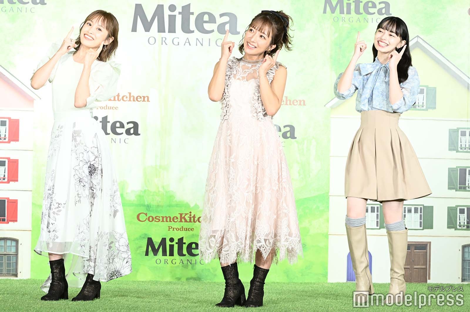 “ミティアダンス”を披露する高橋愛、辻希美、上國料萌衣（C）モデルプレス