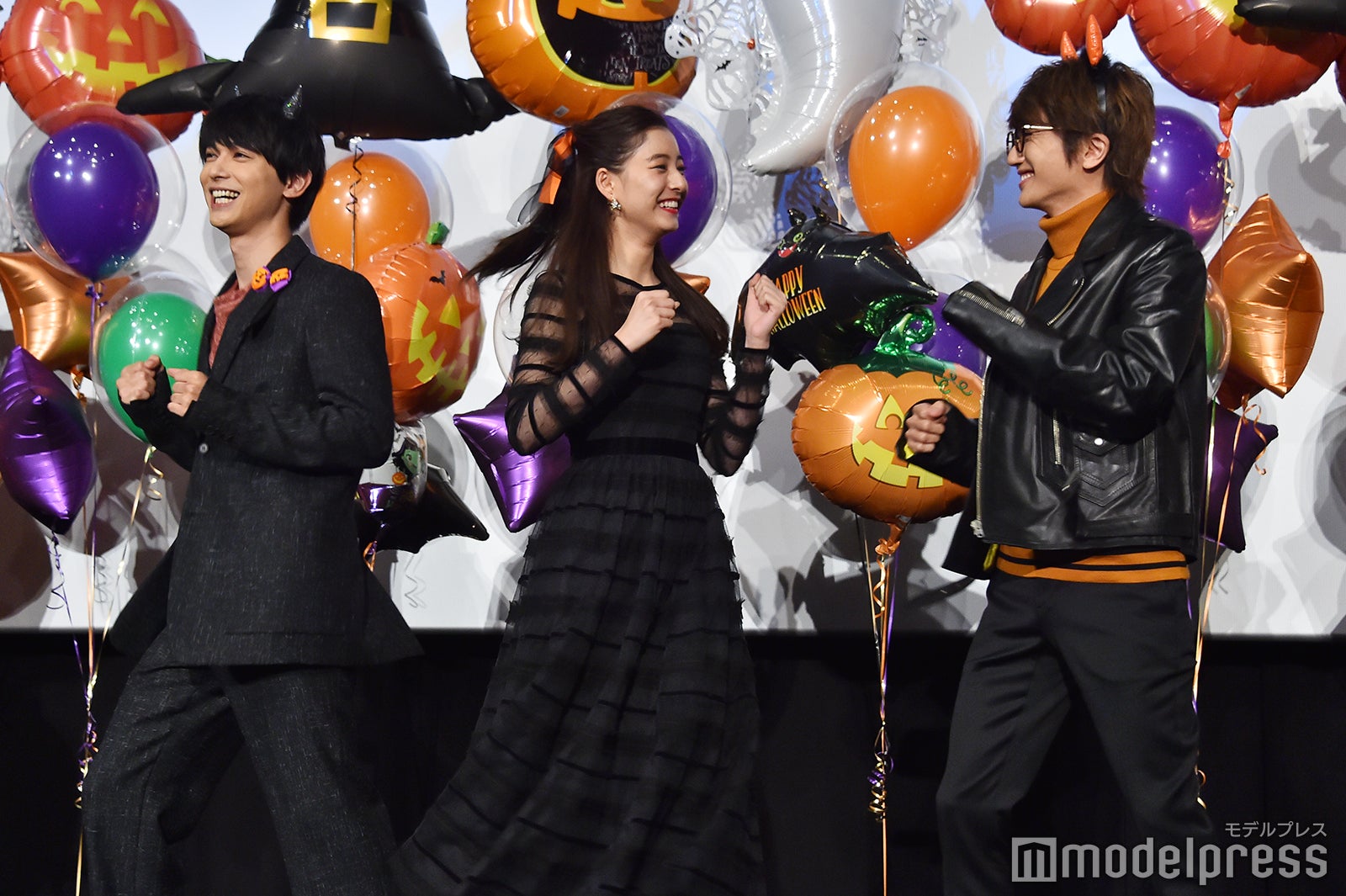 “トリコダンス”を踊った（左から）吉沢亮、新木優子、Nissy （C）モデルプレス