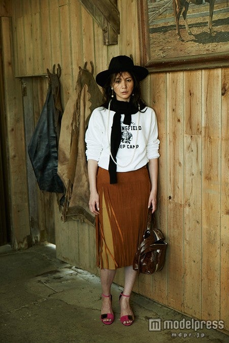 「知花くらら×ニット着回し100」より（画像提供：小学館） 