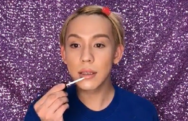 りゅうちぇる、私物メイク道具を全公開　“夜まで耐久する”メイクテクも詳細に明かす